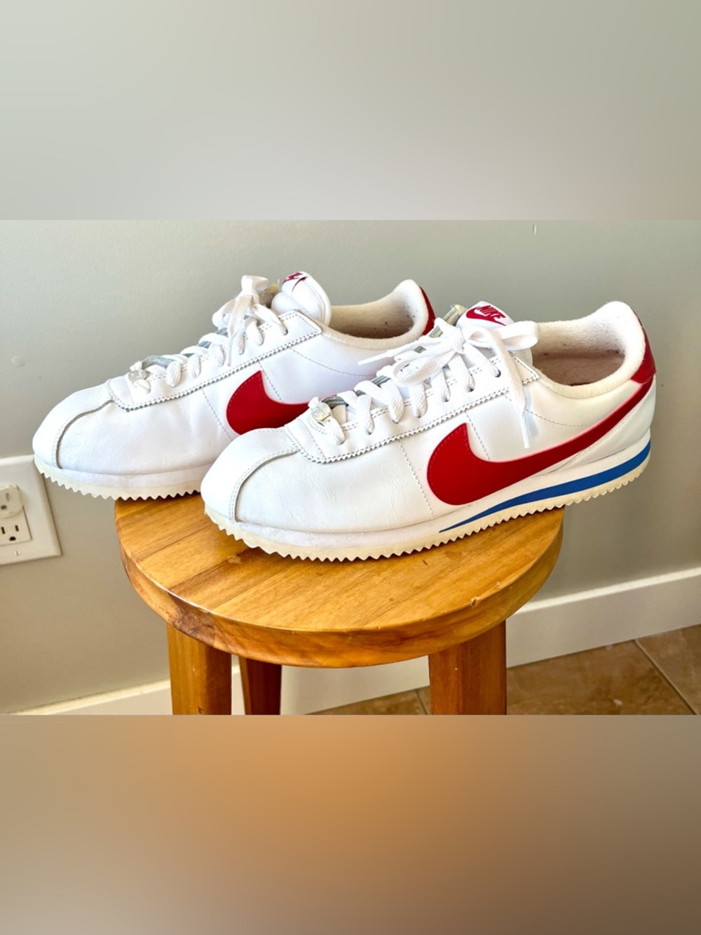 Nike Cortez '72 White Sneaker Red Swoosh Size 10 -retro classic
